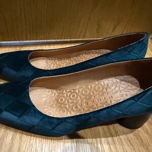 Chie Mihara Green Velvet Diamond pumps size 36